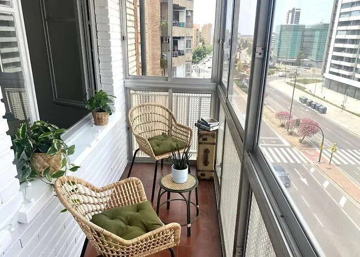 Acogedor A 5 Min Del Ave 아파트